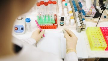&Kappa;ί&nu;&alpha;: &Theta;&epsilon;&rho;&alpha;&pi;&epsilon;ί&alpha; &mu;&epsilon; &beta;&lambda;&alpha;&sigma;&tau;&omicron;&kappa;ύ&tau;&tau;&alpha;&rho;&alpha; &alpha;&nu;έ&sigma;&tau;&rho;&epsilon;&psi;&epsilon; &tau;&eta;&nu; &kappa;&alpha;&rho;&delta;&iota;&alpha;&kappa;ή &alpha;&nu;&epsilon;&pi;ά&rho;&kappa;&epsilon;&iota;&alpha; &sigma;&tau;&omicron; 90% &tau;&omega;&nu; &alpha;&sigma;&theta;&epsilon;&nu;ώ&nu; &sigma;&epsilon; &kappa;&lambda;&iota;&nu;&iota;&kappa;ή &delta;&omicron;&kappa;&iota;&mu;ή &ndash; ertnews.gr