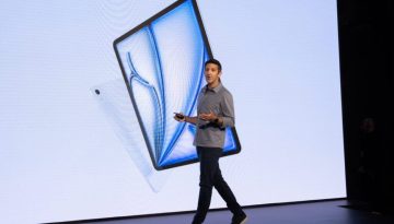 &Nu;έ&alpha; &epsilon;&pi;&omicron;&chi;ή: &Eta; Apple &pi;&alpha;&rho;&omicron;&upsilon;&sigma;&iota;ά&zeta;&epsilon;&iota; &tau;&omicron; &pi;&rho;ώ&tau;&omicron; &alpha;&nu;&alpha;&delta;&iota;&pi;&lambda;&omicron;ύ&mu;&epsilon;&nu;&omicron; iPhone